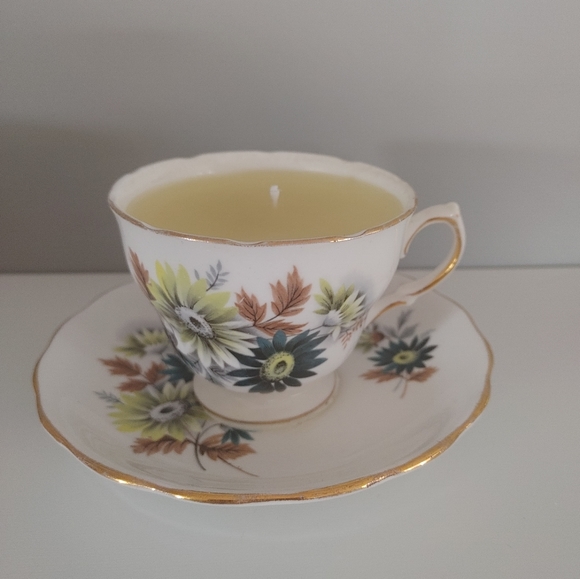 Vintage teacup candles - Picture 7 of 16